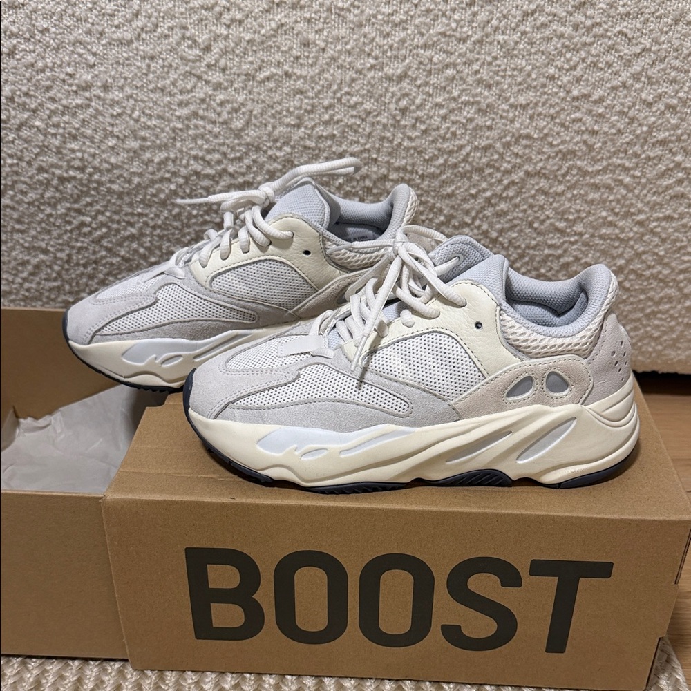 Yeezy Boost 700 size 5 1/2